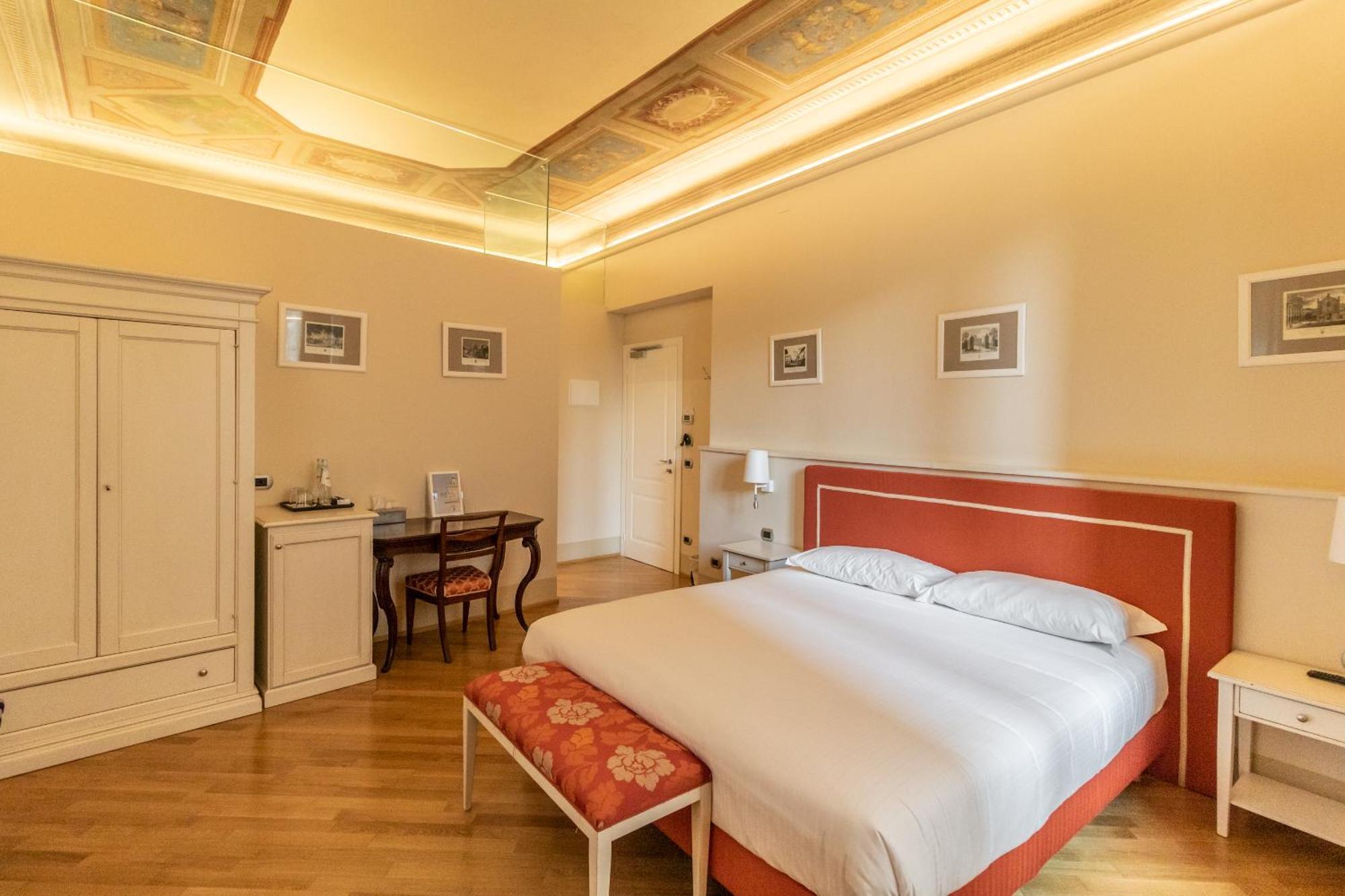 Casa Isolani Luxury Rooms Piazza Maggiore 1 Болонья Екстер'єр фото