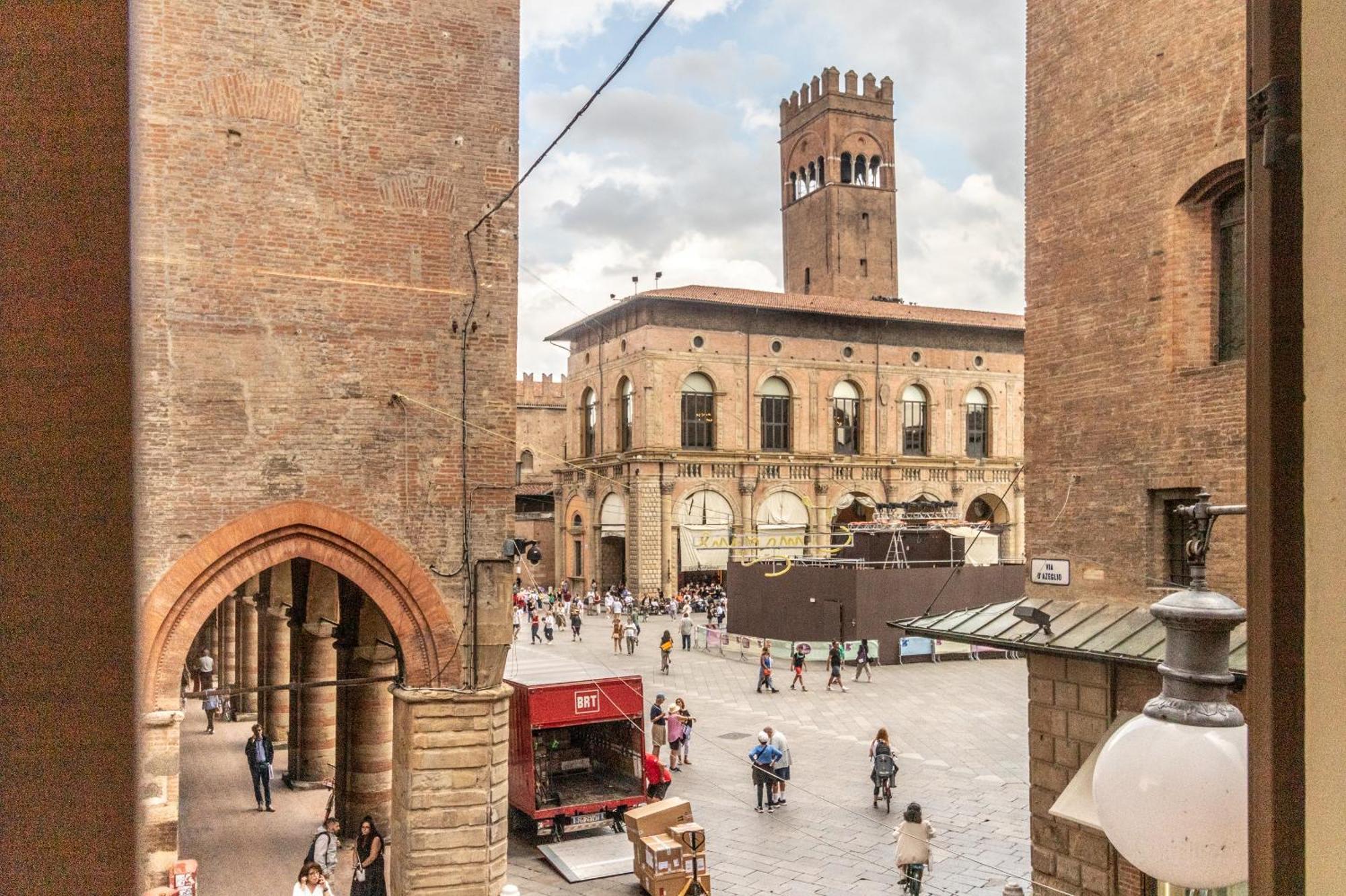 Casa Isolani Luxury Rooms Piazza Maggiore 1 Болонья Екстер'єр фото